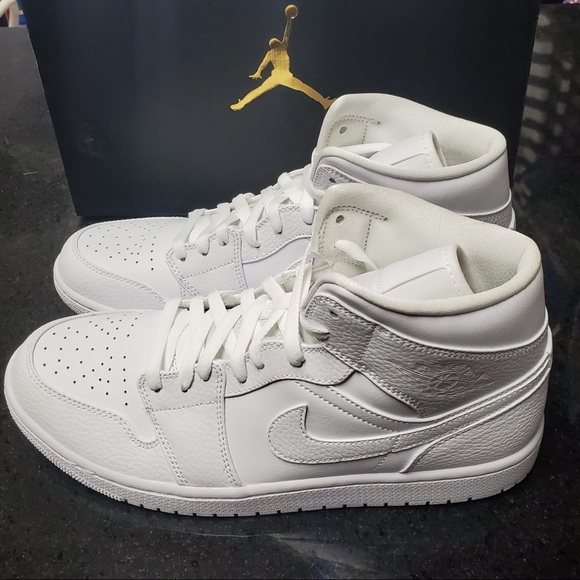 Sz 8  Air Jordan 1 Mid \